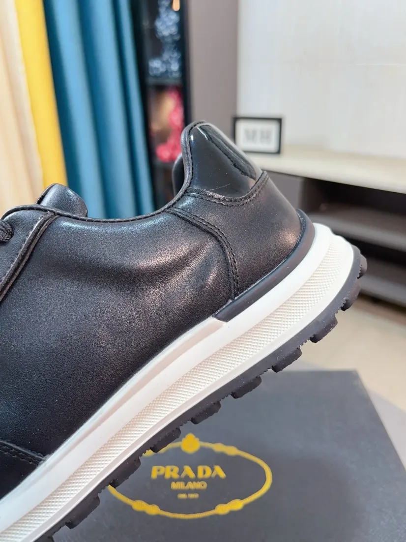 Men's shoes 💰420🌹🌹High-quality new Prada counters are launched simultaneously. The new men's shoes and 😘fabrics are selected from imported mesh and glue-spraying technology. Imported cowhide lining. 👍🏿High-end☄️Open-molded non-slip rubber outsole, exquisite lines, simple and elegant, comfortable and high-end for leisure travel. Code number: 38 to 44